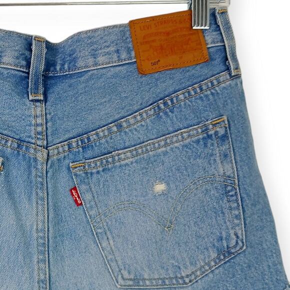 Levi's Premium Denim SZ 28 501 Light Wash Distressed Shorts - Picture 6 of 6